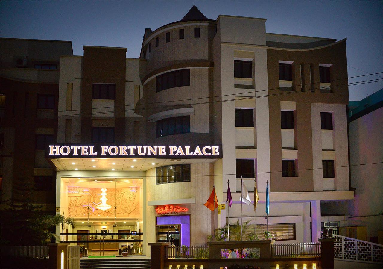 Hotel Fortune Palace Jāmnagar Eksteriør bilde